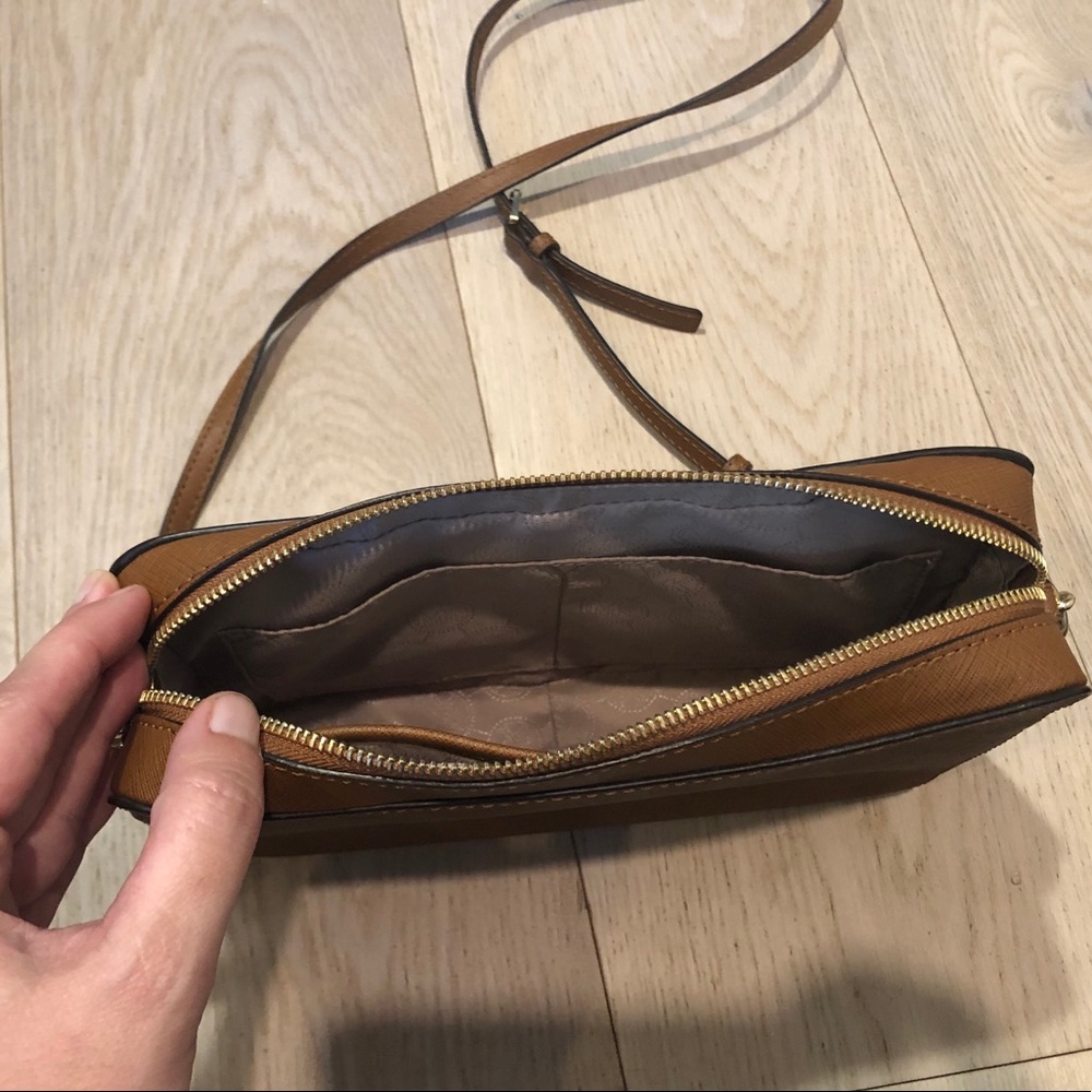 Michael Kors Jet Set Crossbody - Picture 4 of 5